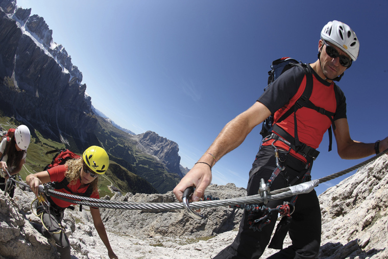 Safely equipped with rope, climbing harness, carabiner and helmet, the expedition begins... | Photo Südtirol Marketing