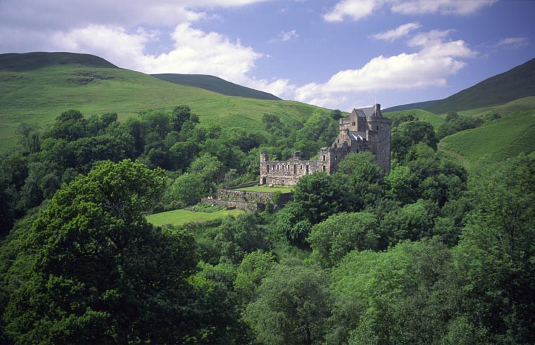Castle Campbell crowns the Ochil hills |VisitBritain / Britain on View