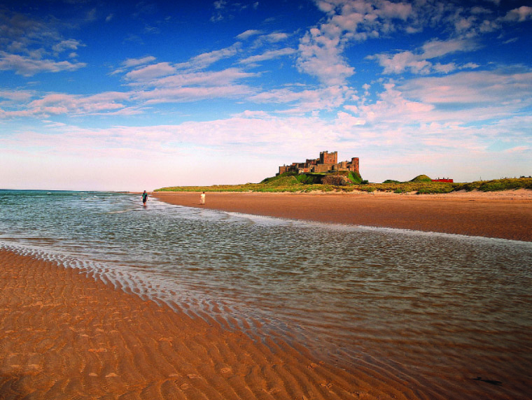 Bamburgh Castle, one of the highlights of the route |Photo www.visitnorthumberland.com