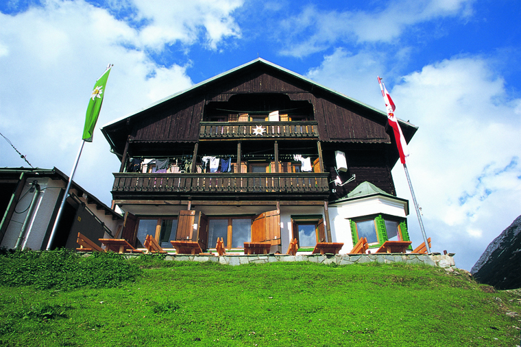 Solsteinhaus, an Alpenverein hut above Zirl | © Tirol Werbung