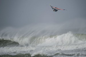 Thomas Traversa of France perfot the Mission 3 of the Red Bull Storm Chase at the Bluff in Cornwall, England on February 8 2014. // Sebastian Marko/Red Bull Content Pool